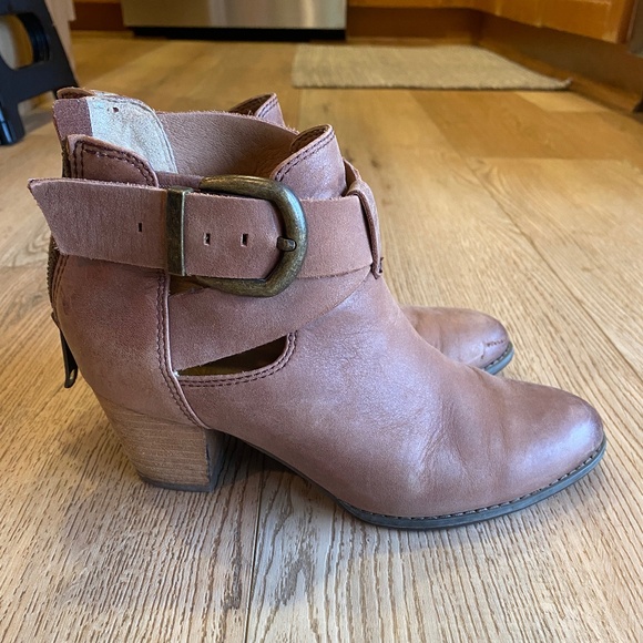 Vionic Rory Brown Letter Heeled Ankle Boots, size 6.5 - Picture 1 of 10